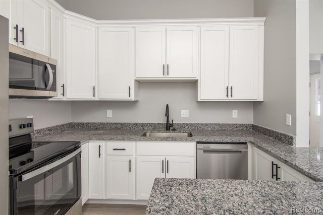 2455 Crumb Road, Walled Lake, MI 48390