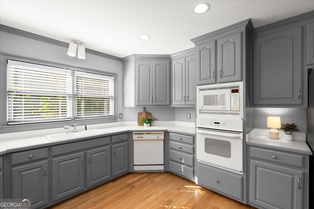 3520 Lester Court SW, Lilburn, GA 30047