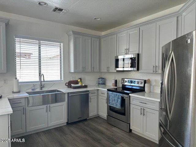 6421 S 23RD Drive, Phoenix, AZ 85041