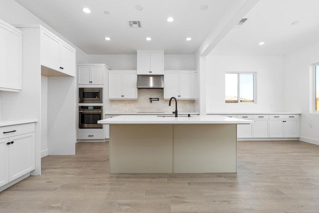 4527 Iron Creek Court, Friant, CA 93626