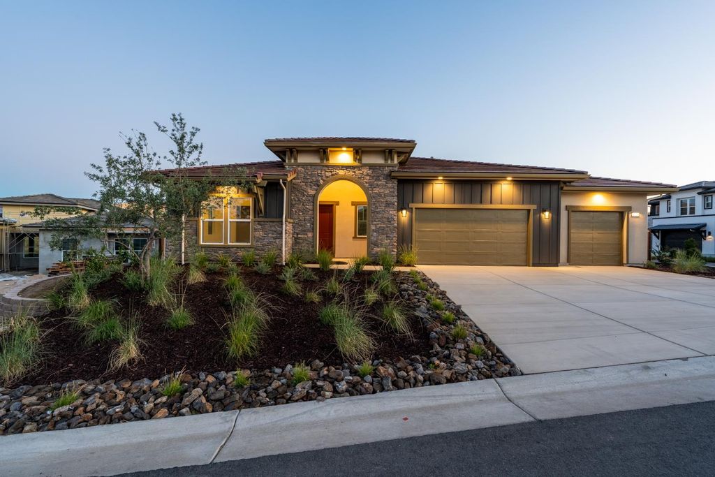 4527 Iron Creek Court, Friant, CA 93626