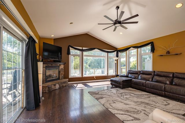 3251 Mann Road, Waterford Charter Township, MI 48346