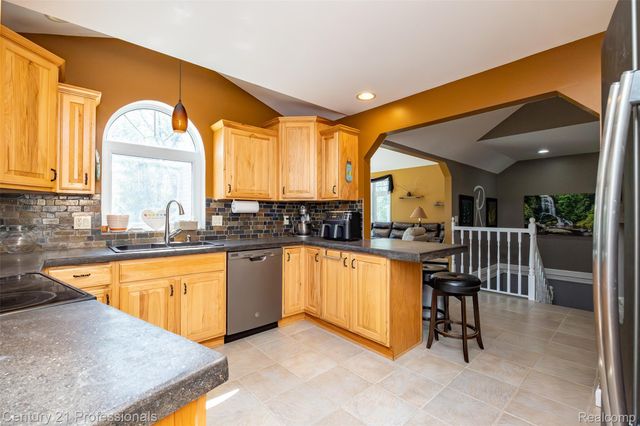 3251 Mann Road, Waterford Charter Township, MI 48346