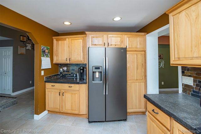 3251 Mann Road, Waterford Charter Township, MI 48346
