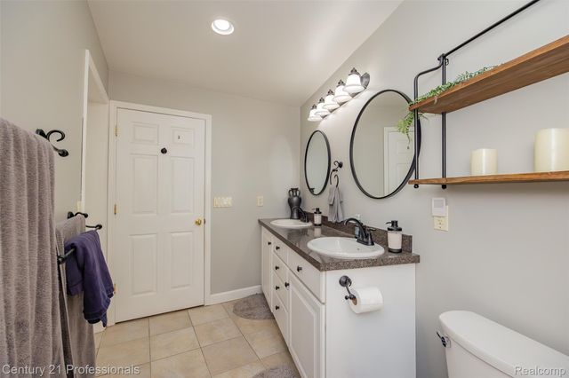 3251 Mann Road, Waterford Charter Township, MI 48346