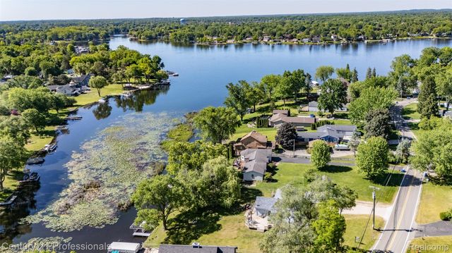 3251 Mann Road, Waterford Charter Township, MI 48346
