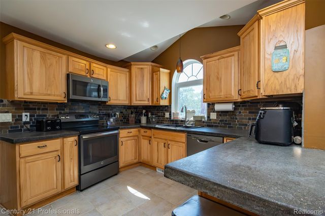 3251 Mann Road, Waterford Charter Township, MI 48346