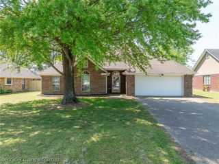 633 Meadowbrook Drive, Alma, AR 72921
