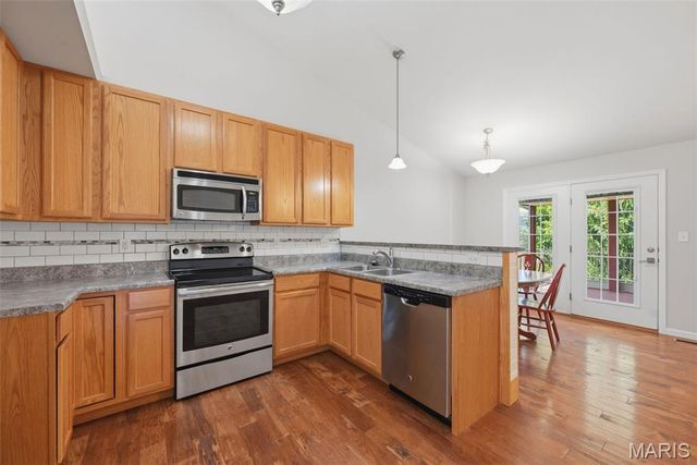 1427 Colonial Drive, St Charles, MO 63304
