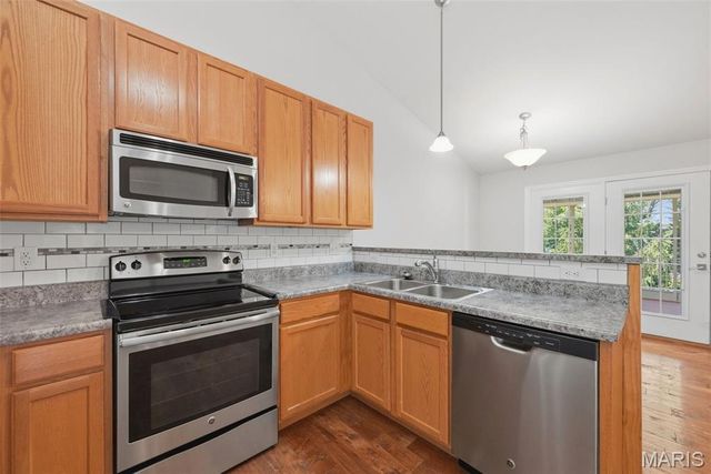 1427 Colonial Drive, St Charles, MO 63304