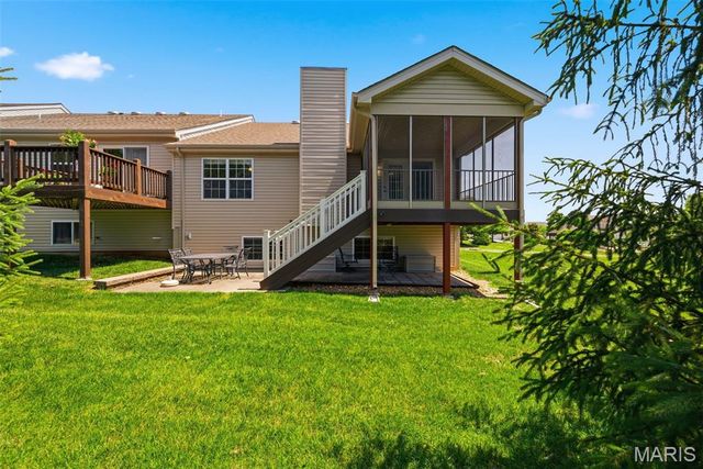 1427 Colonial Drive, St Charles, MO 63304