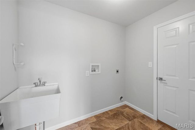 1427 Colonial Drive, St Charles, MO 63304