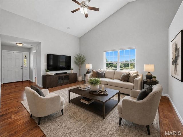 1427 Colonial Drive, St Charles, MO 63304
