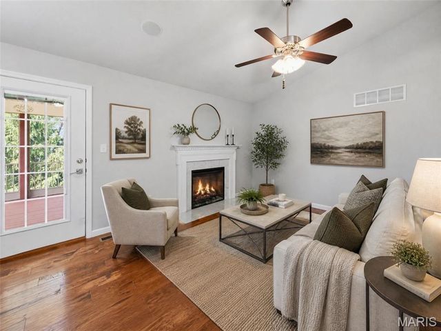 1427 Colonial Drive, St Charles, MO 63304