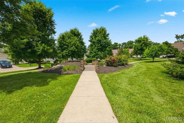 1427 Colonial Drive, St Charles, MO 63304