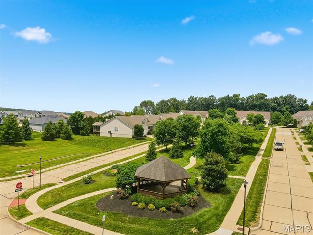 1427 Colonial Drive, St Charles, MO 63304