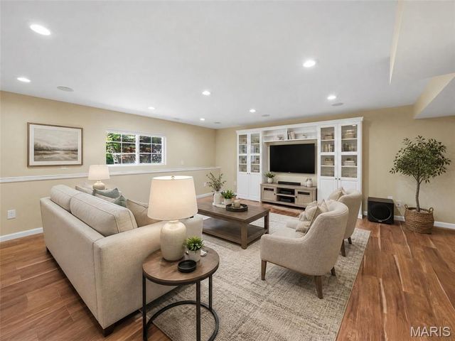 1427 Colonial Drive, St Charles, MO 63304