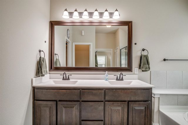 7525 Rothbury Drive, Fort Worth, TX 76179