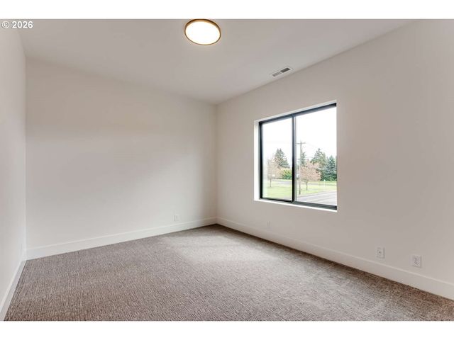 2624 GILHAM Rd, Eugene, OR 97408