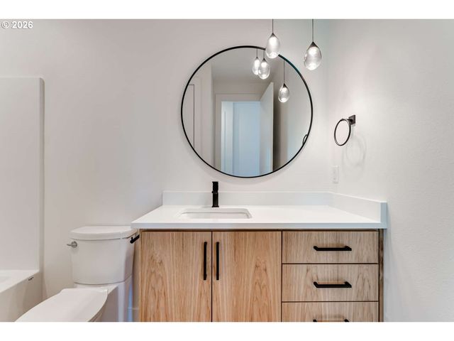 2624 GILHAM Rd, Eugene, OR 97408