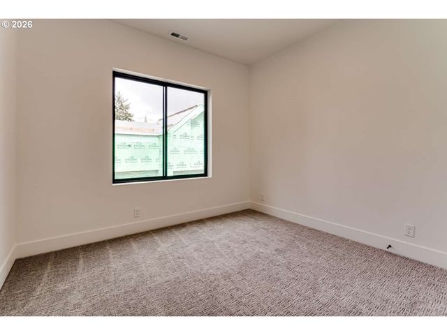 2624 GILHAM Rd, Eugene, OR 97408