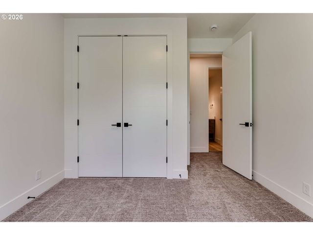 2624 GILHAM Rd, Eugene, OR 97408