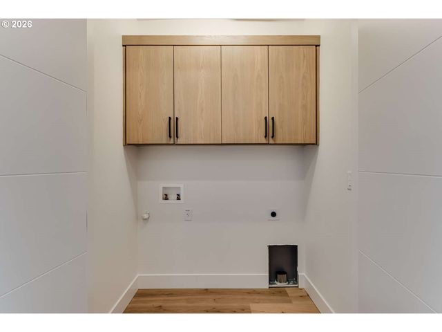 2624 GILHAM Rd, Eugene, OR 97408