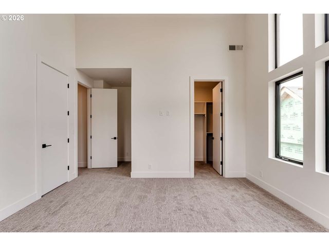 2624 GILHAM Rd, Eugene, OR 97408