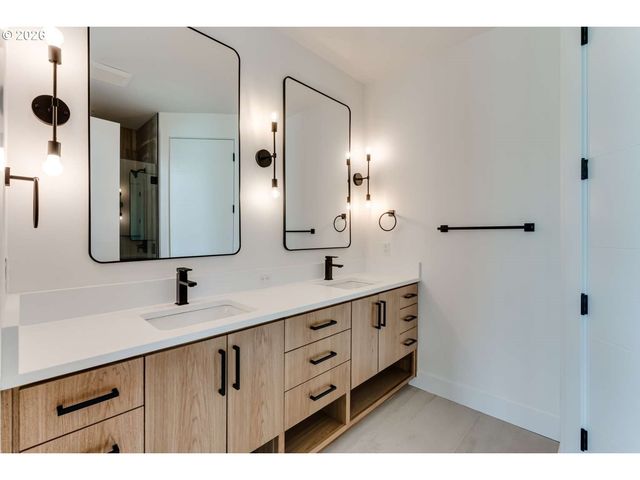 2624 GILHAM Rd, Eugene, OR 97408