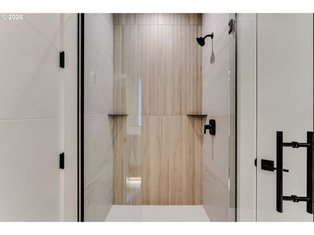 2624 GILHAM Rd, Eugene, OR 97408