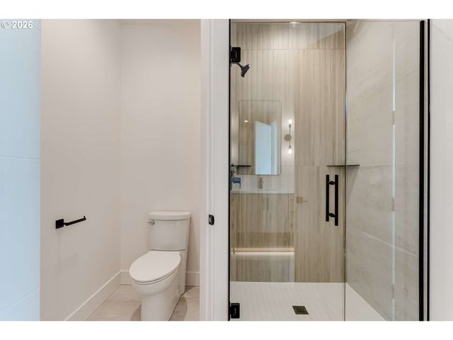 2624 GILHAM Rd, Eugene, OR 97408