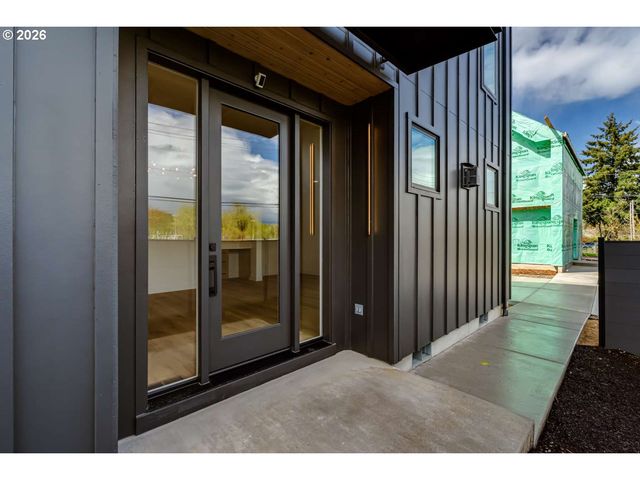 2624 GILHAM Rd, Eugene, OR 97408