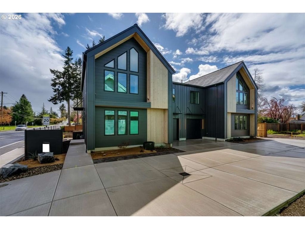 2624 GILHAM Rd, Eugene, OR 97408