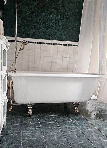 325 W Saint Clair Street, Update, MI 48065