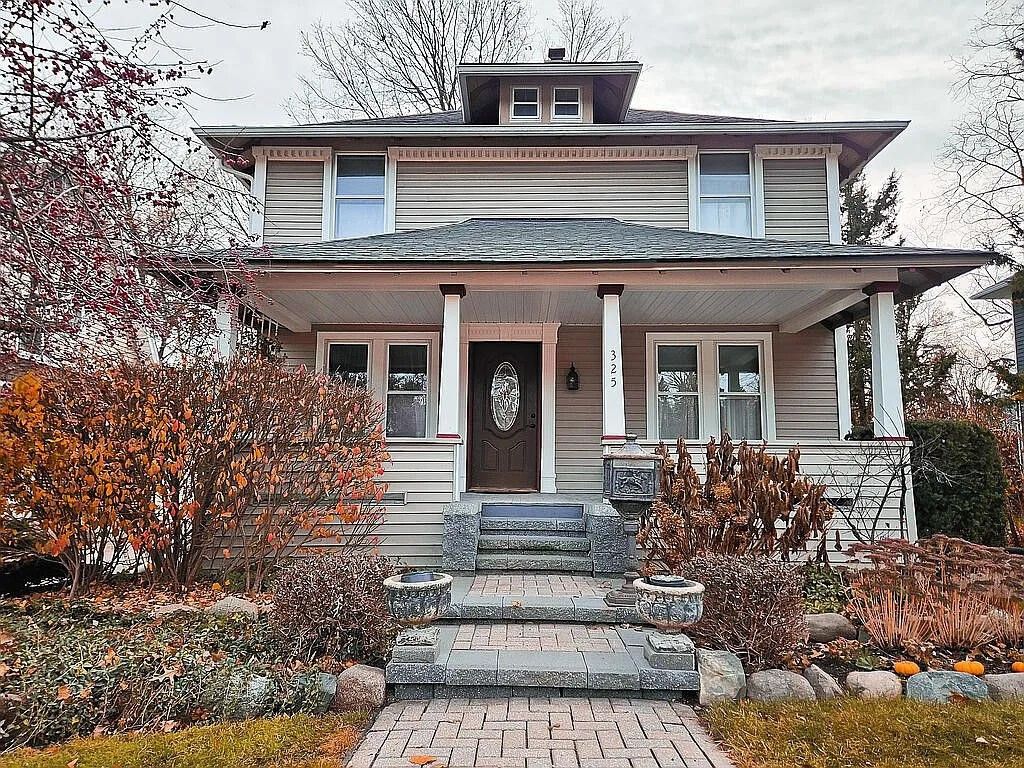 325 W Saint Clair Street, Update, MI 48065