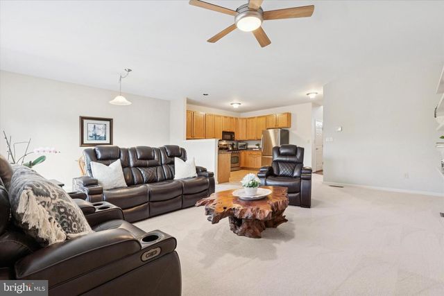 1070 ROSEMONT TER, Pennsburg, PA 18073