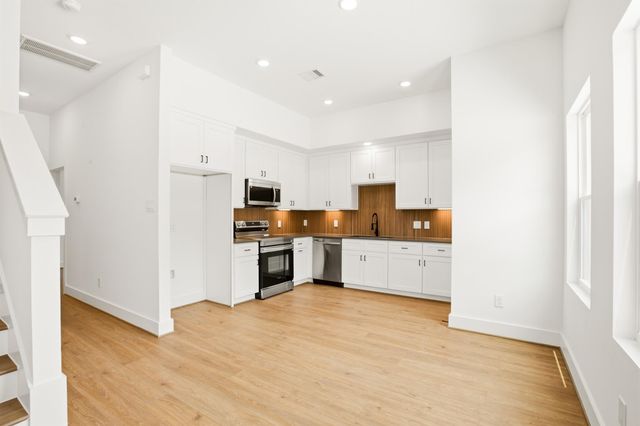 7841 Sunnyhill Street B, Houston, TX 77088
