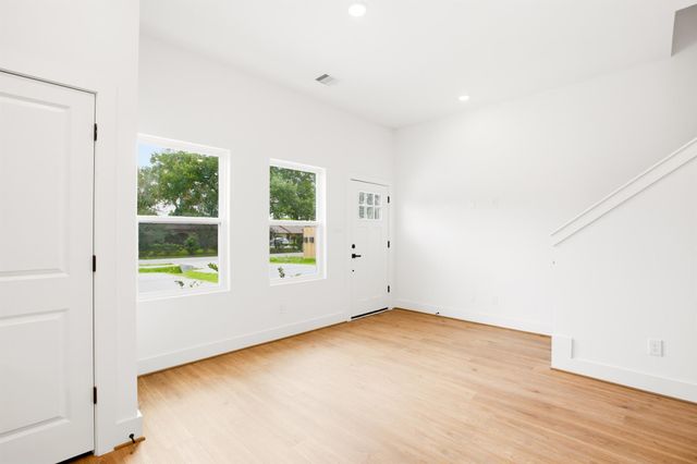 7841 Sunnyhill Street B, Houston, TX 77088