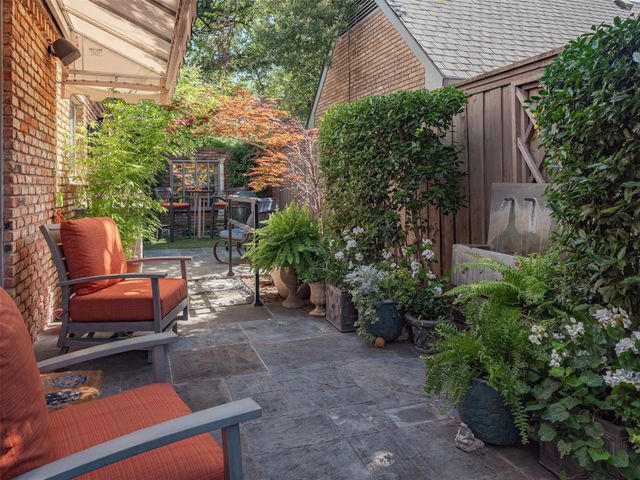 7715 Southwestern Boulevard, Dallas, TX 75225