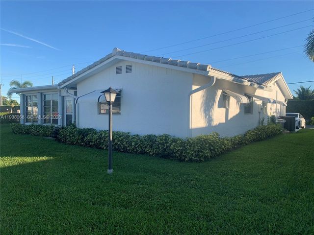 1801 SW 22nd Way, Boynton Beach, FL 33426