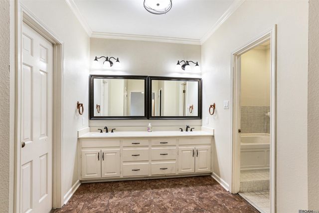 621 W Woodruff Dr, Baton Rouge, LA 70808