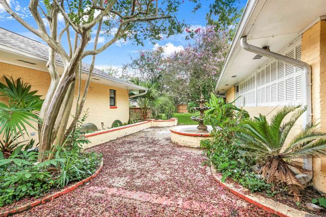 621 W Woodruff Dr, Baton Rouge, LA 70808