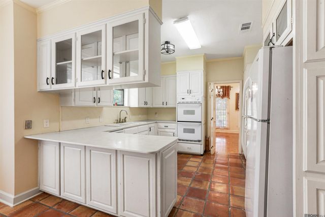 621 W Woodruff Dr, Baton Rouge, LA 70808