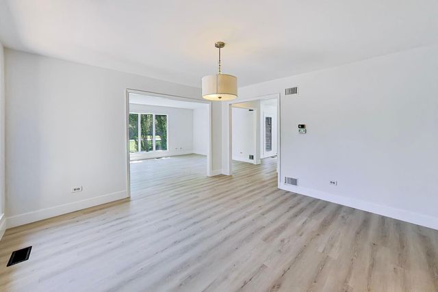 26955 N COUNTRYSIDE LAKE Drive, Mundelein, IL 60060