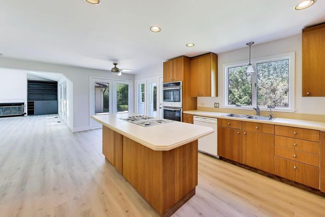 26955 N COUNTRYSIDE LAKE Drive, Mundelein, IL 60060