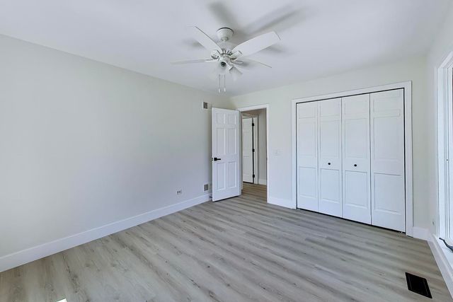 26955 N COUNTRYSIDE LAKE Drive, Mundelein, IL 60060