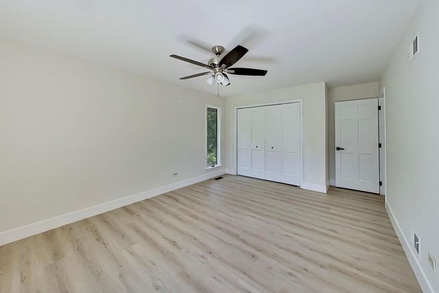26955 N COUNTRYSIDE LAKE Drive, Mundelein, IL 60060