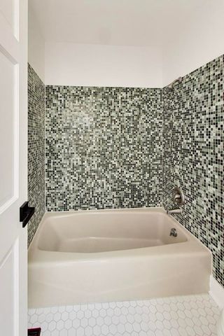 26955 N COUNTRYSIDE LAKE Drive, Mundelein, IL 60060