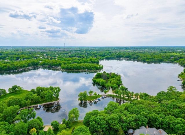 26955 N COUNTRYSIDE LAKE Drive, Mundelein, IL 60060