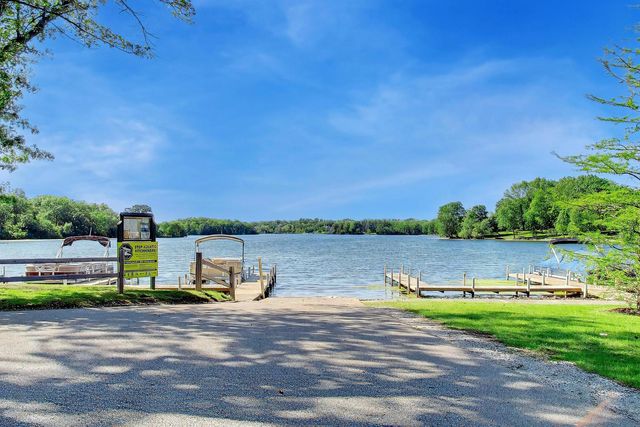 26955 N COUNTRYSIDE LAKE Drive, Mundelein, IL 60060